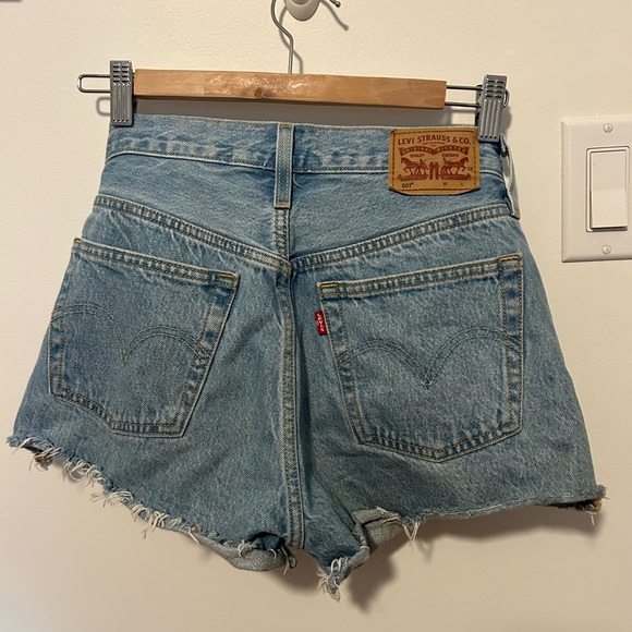 Levi’s 501 Shorts - Picture 1 of 4